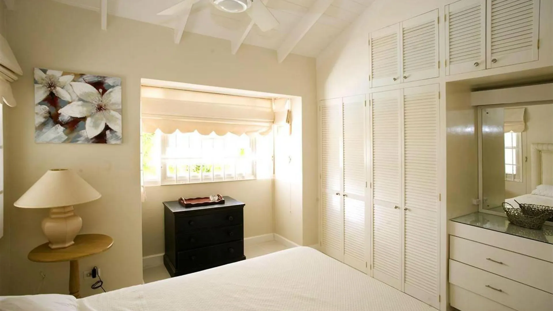 Tatil Evi This Enchanting 3 Bedroom, 2 Bathroom Townhouse Is Nestled Mere Moments Away Fro Saint James