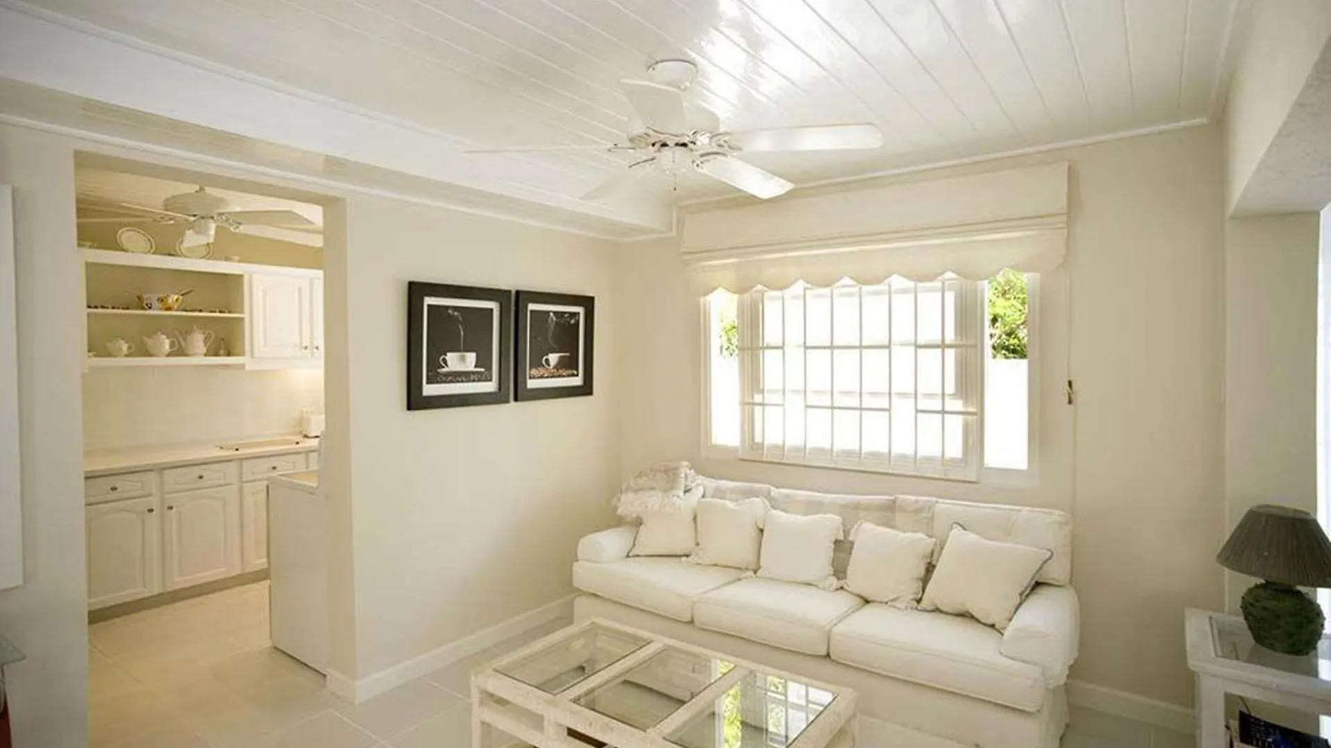 펜션 This Enchanting 3 Bedroom, 2 Bathroom Townhouse Is Nestled Mere Moments Away Fro 세인트 제임스