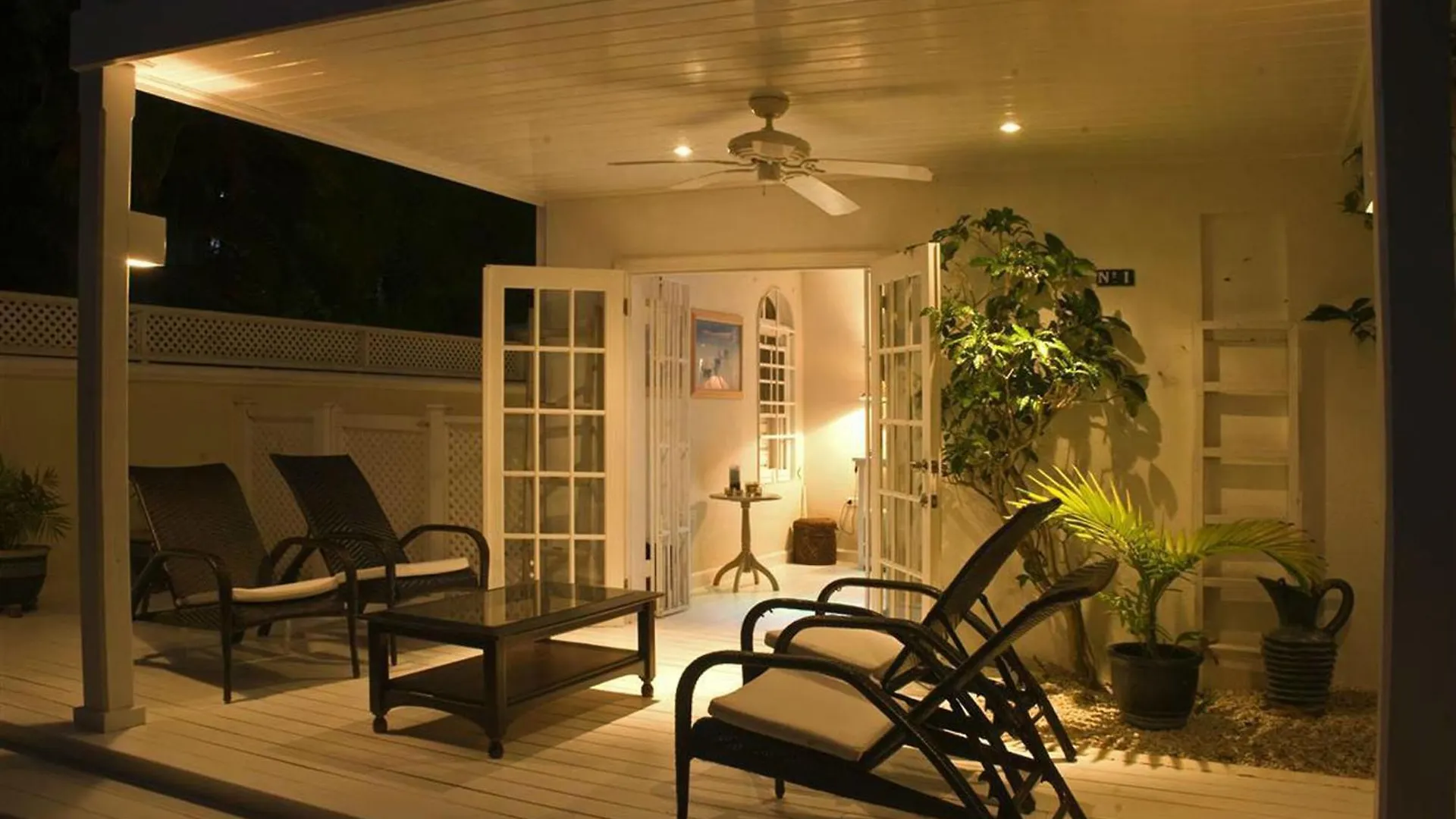 This Enchanting 3 Bedroom, 2 Bathroom Townhouse Is Nestled Mere Moments Away Fro 세인트 제임스 바베이도스